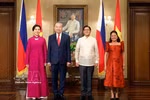 Генеральный секретарь ЦК КПВ, Президент То Лам и его супруга фотографируются вместе с Президентом Филиппин Фердинандом Ромуальдесом Маркосом-младшим и его супругой. Фото: ВИА.