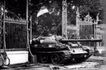Весной 1975 года, под мудрым руководством Коммунистической партии Вьетнама, наши войска и народ одержали историческую победу, полностью освободили Южный Вьетнам, воссоединили страну и положили конец более чем 20-летней войне против американского империалистического захвата. Фото: ВИА.