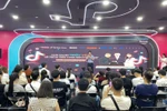 Общественный проект «Цифровая ликвидация безграмотности — Учимся ИИ вместе» привлёк почти 8 000 участников по всей стране. Фото: nhandan.vn.