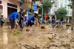 В провинции Каобанг оперативно проводится уборка, дезинфекция и обеззараживание территорий для предотвращения вспышек заболеваний после наводнения. Фото: ВИА.