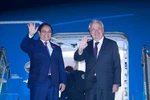 Премьер-министр Фам Минь Тьинь и Генеральный секретарь ООН Антониу Гутерриш вместе вылетели на специальном самолёте в Куала-Лумпур (Малайзия) для участия в 47-м Саммите АСЕАН и сопутствующих саммитах. Фото: ВИА.