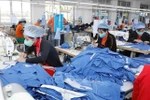 Производство швейной продукции на экспорт в Японию на предприятии Hung Viet Garment в провинции Хынгйен. (Фото: ВИА)