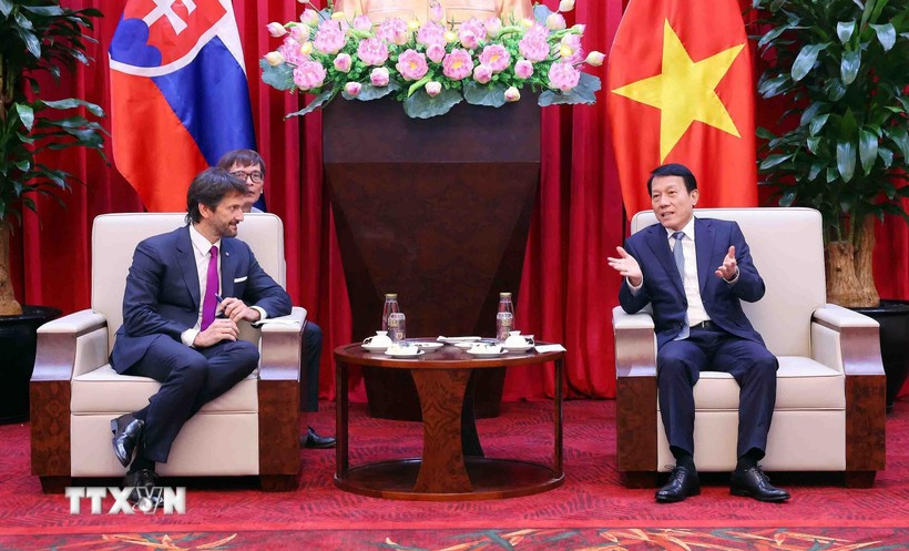 Генерал Лыонг Там Куанг, министр общественной безопасности, принимает господина Роберта Калиняка, Заместителя Премьер-министра, министра обороны Словакии. Фото: ВИА.