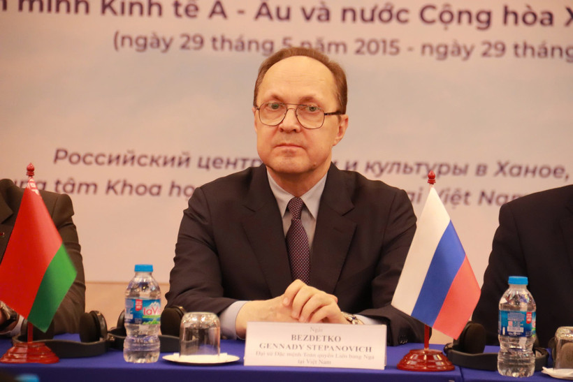 Посол Г.С. Бездетко выступил с итоговой речью о сотрудничестве между ЕАЭС и Вьетнамом за прошедшие 10 лет. Фото: ВИА.