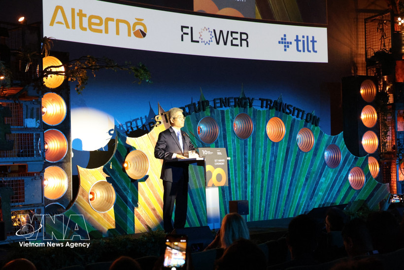 Посол Вьетнама в Германии Нгуен Дак Тхань выступает на церемонии вручения премии SET Award 2026. Фото: ВИА.