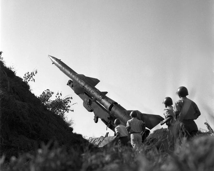 Во время войны сопротивления американской агрессии за спасение страны (1954-1975 гг.), Северный Вьетнам играл роль основного тыла страны, обеспечивая всестороннюю поддержку в политической, военной, экономической и моральной сферах для фронта на юге. Фото: ВИА.