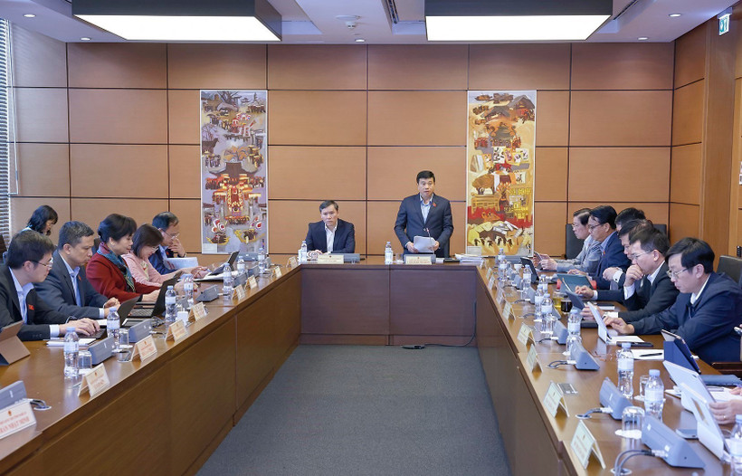 Делегации депутатов Национального собрания провинций Ламдонг и Нгеан обсудили вопросы в рабочих группах в рамках 10-й сессии Национального собрания XV созыва во второй половине дня 4 ноября 2025 года. Фото: ВИА.