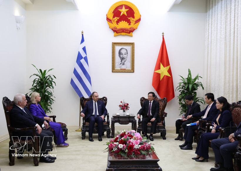 Заместитель Премьер-министра Хо Куок Зунг принял первого заместителя Председателя Парламента Греции. Фото: ВИА.