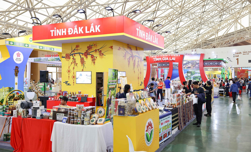 Продукция Центрального Нагорья представлена на ярмарке жителям и туристам. Фото: ВИА.