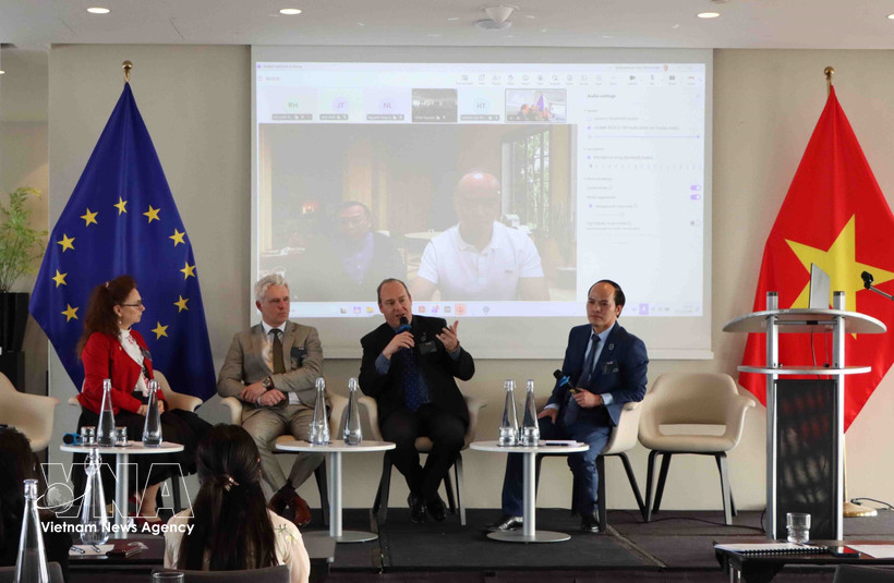 Выступающие на одной из дискуссионных сессий. Фото: ВИА.