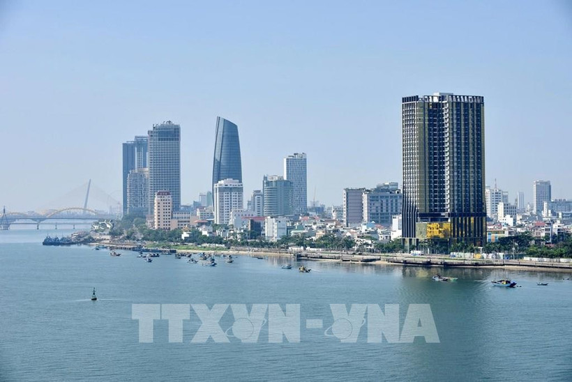 Множество частных предприятий инвестируют в сферу услуг и недвижимость в Дананге. Фото: ВИА.