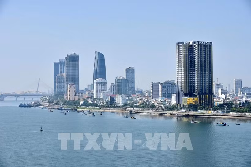 Множество частных предприятий инвестируют в сферу услуг и недвижимость в Дананге. Фото: ВИА.
