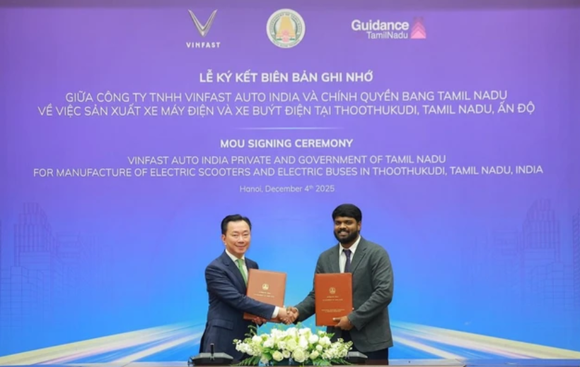 4 декабря 2025 года VinFast и правительство штата Тамилнад (Индия) подписали меморандум о взаимопонимании (MoU) о выделении дополнительно около 200 гектаров земли в промышленной зоне SIPCOT города Туттикорин для расширения существующего производственного комплекса компании. Фото: nguoiquansat.vn