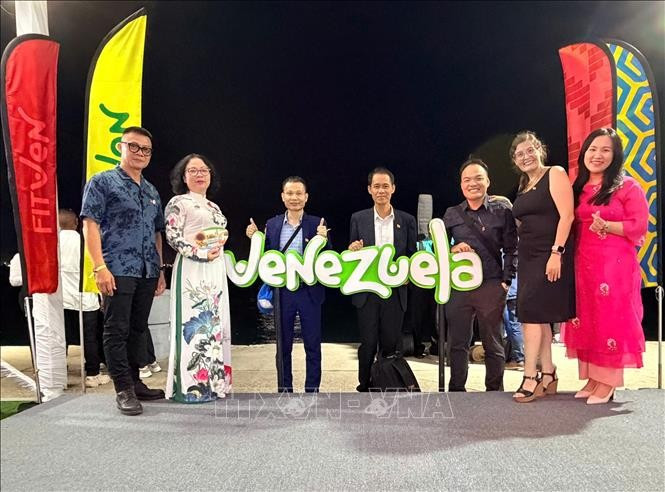 Представители вьетнамских туристических компаний на FITVEN 2025. Фото: ВИА.