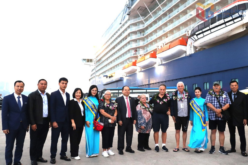 Туристы впечатлены тёплым приёмом со стороны провинции Куангнинь в первые дни Нового года. (Фото: baoquangninh.vn)