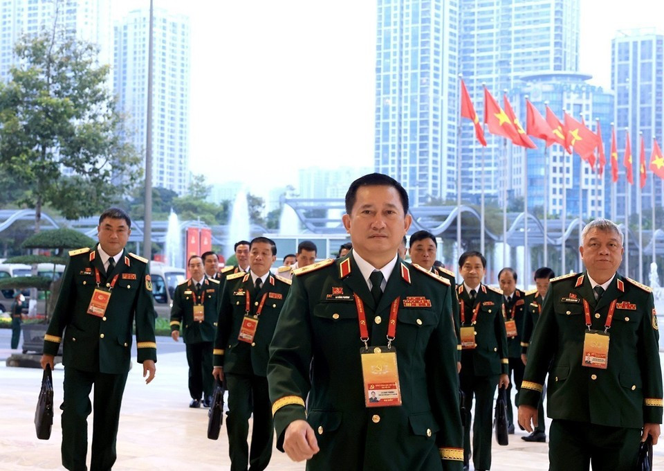 Делегаты Военной партийной делегации принимают участие в пленарном обсуждении документов съезда утром 21 января. (Фото: ВИА)