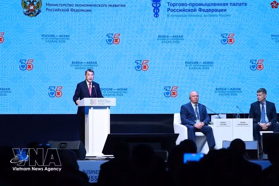 Премьер-министр Ле Минь Хынг выступает на Бизнес-форуме Россия - АСЕАН. (Фото: Зыонг Зянг/ВИА)