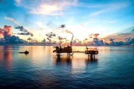 Добыча нефти и газа в Восточном море (Фото: Petrotimes.vn)