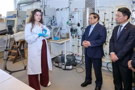 Премьер-министр Фам Минь Тьинь провёл рабочую встречу с ядерной лабораторией при Королевском технологическом институте Швеции (Фото: ВИА)