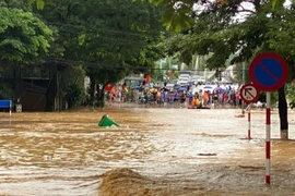 Улицы в квартале Тхукфан (провинция Каобанг) погрузились под воду из-за сильного наводнения (Фото: ВИА)