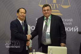 Министр юстиции Вьетнама Хоанг Тхань Тунг провёл рабочую встречу сминистром юстиции Российской Федерации Константином Чуйченко (Фото: ВИА)