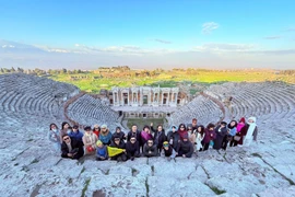 Предприятиям, осуществляющим международную туристическую деятельность, предписано прекратить организацию поездок туристов в опасные районы боевых действий (Фото: cand.com)