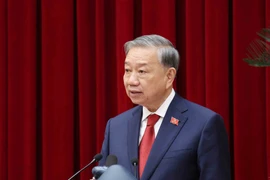 Генсекретарь То Лам выступает с заключительной речью на первом заседании ЦК КПВ XIV созыва (Фото: ВИА)