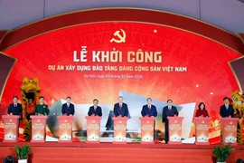 Генсекретарь То Лам и Премьер-министр Фам Минь Тьинь приняли участие в церемонии закладки фундамента проекта строительства Музея КПВ (Фото: ВИА)