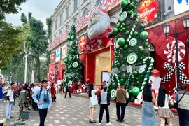 В эти дни в Хошимине рождественская атмосфера разливается по всем улицам и уголкам города, особенно в центральных районах (Фото: chinhphu.vn)