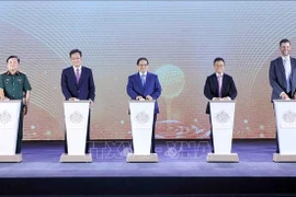 Премьер-министр Фам Минь Тьинь и делегаты провели церемонию начала строительства многофункционального городского, экотуристического и гольф-комплекса Trump International Hung Yen (Фото: ВИА)