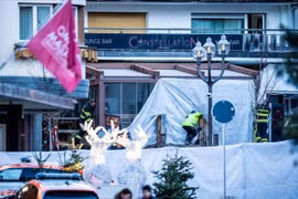 Место происшествия пожара и взрыва в баре Le Constellation.