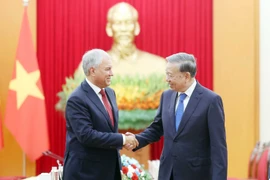 Генсек То Лам принял Председателя Госдумы РФ Вячеслава Володина (Фото: ВИА)