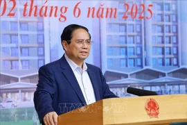 Премьер-министр Фам Минь Тьинь председательствовал на конференции по реализации резолюции НС о пилотировании ряда конкретных механизмов и политик для развития социального жилья (Фото: ВИА)