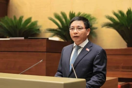 Министр финансов Нгуен Ван Тханг представил проект резолюции, заменяющий резолюцию № 35/2021/QH15 о пилотировании ряда конкретных механизмов и политик по развитию города Хайфон (Фото: ВИА)