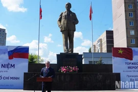 Губернатор Ульяновской области Алексей Русских выступает на торжествах