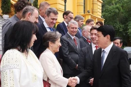 Президент Лыонг Кыонг принял послов стран-членов ЕС во Вьетнаме (Фото: ВИА)