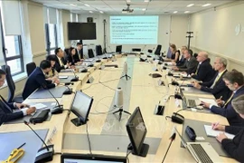 Заместитель министра промышленности и торговли Нгуен Хоанг Лонг работает с Французским регулирующем органом по ядерной безопасности и радиационной защите (ASNR) и Комиссариатом по атомной и альтернативным видам энергии (CEA)