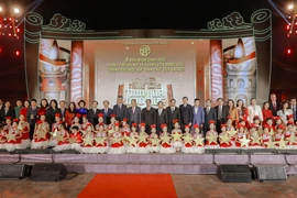 Участники церемонии принятия Ханоя в качестве города — члена Сети глобальных обучающихся городов ЮНЕСКО (Фото: ВИА)