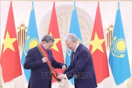 Президент Казахстана Касым-Жомарт Токаев провел церемонию награждения Генерального секретаря То Лама орденом Достык» первой степени (Фото: ВИА)