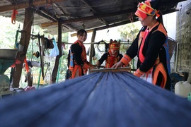 Уникальная техника прядения у женщин народности Зао в провинции Лайчау