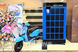 Мотоциклы и модель станций по замене аккумуляторов для электроскутеров бренда Selex 