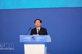 Вице-премьер Хо Куок Зунг выступает на пленарном заседании Евразийского экономического форума в Астане (Казахстан), 28 мая (Фото: ВИА)