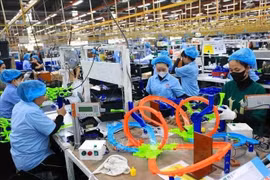Производство игрушек на экспорт на предприятии Bilion Max Vietnam Export Processing Co. Ltd. в городе Хюэ. (Фото: ВИА)