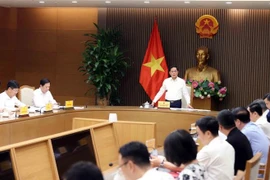 Заместитель Премьер-министра Буи Тхань Шон, руководитель Руководящего комитета по подготовке Церемонии подписания Конвенции ООН против киберпреступности, председательствует на заседании (Фото: ВИА)