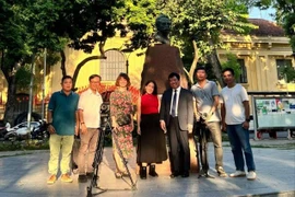 Съёмочная группа работает в Ханое (Фото: VTV)