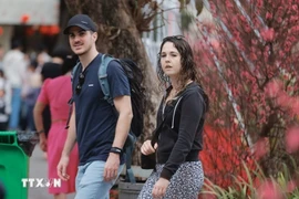 Международные туристы посещают Ханой в период празднования Лунного Нового года (Фото: ВИА)