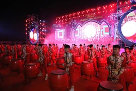 Барабанное представление на церемонии открытия Фестиваля в храме Чан 2025 года (Фото: ВИА)