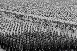 Мгновения Парада в честь Дня основания СРВ 2 сентября 1975 года
