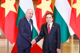 Председатель НС Чан Тхань Ман встречается с президентом Венгрии Сулёком Тамашем (Фото: ВИА)