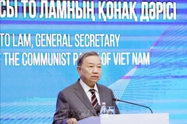 Генеральный секретарь ЦК КПВ То Лам выступил в АГУ при Президенте РК с политической речью (Фото: ВИА)